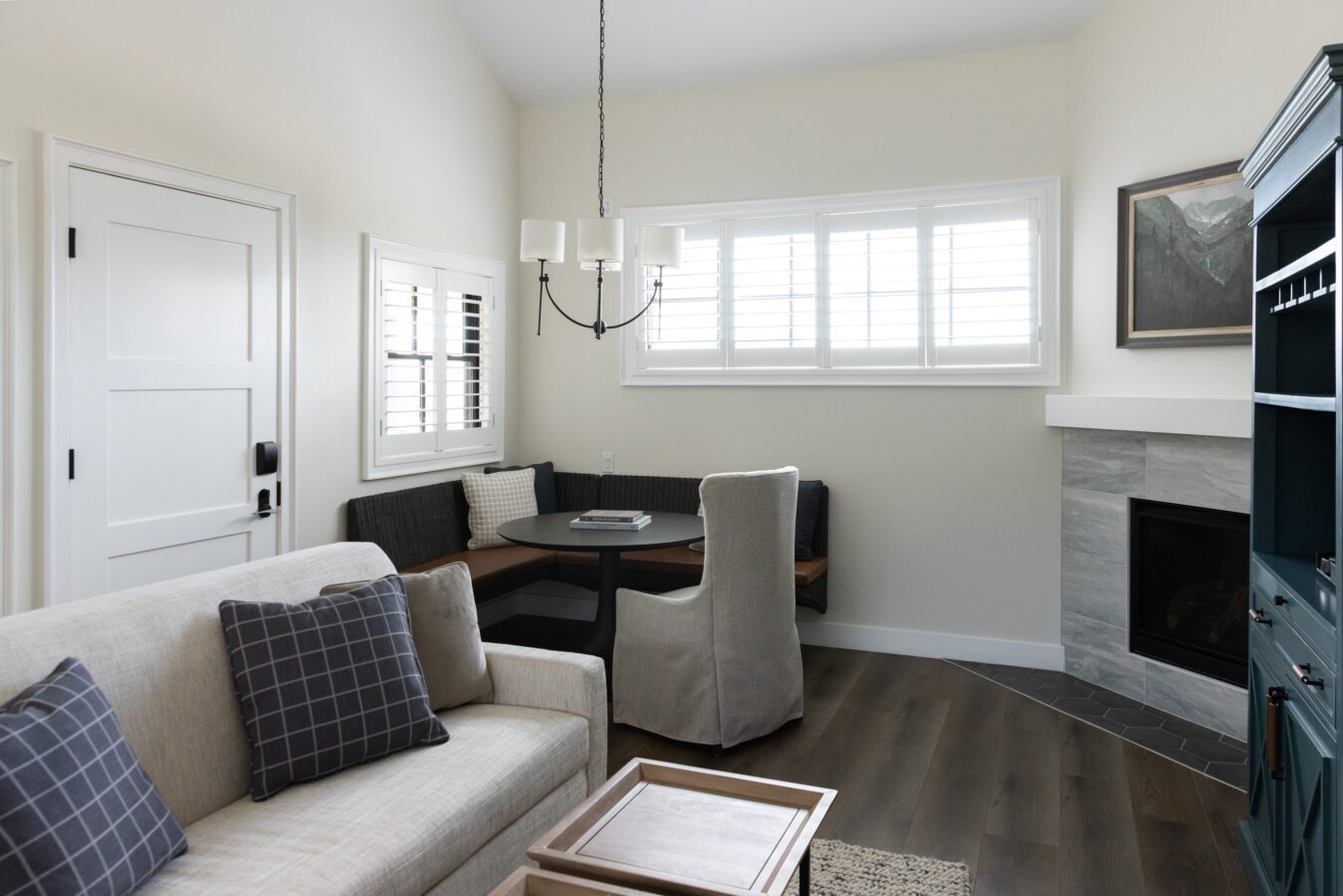 Luxury King Suite Breakfast Nook