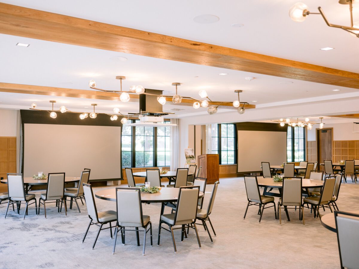 Large open-space room with tables and chairs