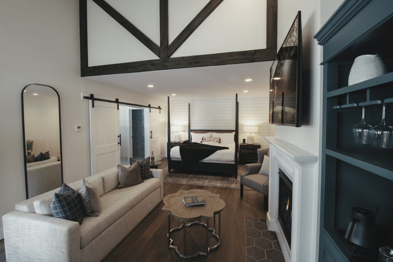Luxury King Suite living space